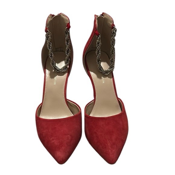 NWOT BCBGeneration Heels with Gold Chain Detail - Picture 4 of 12